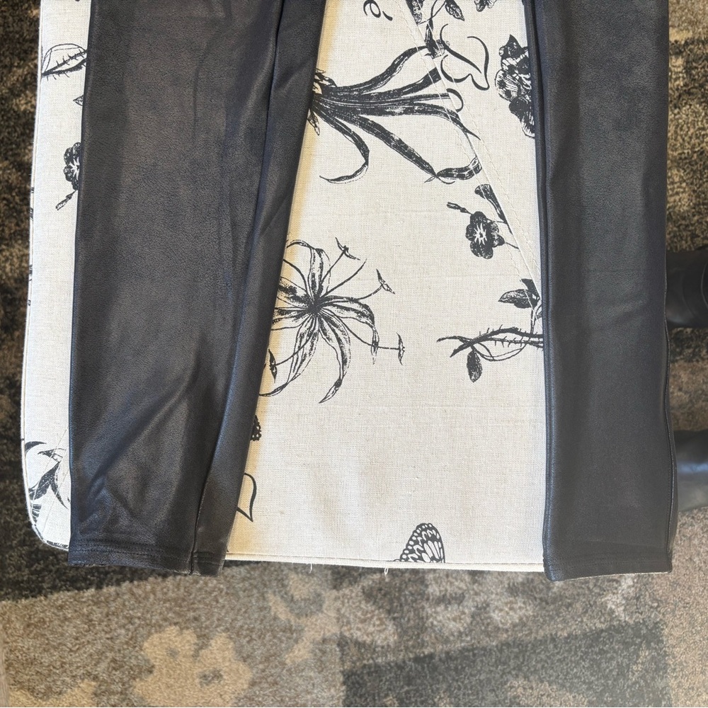 SPANX Shiny Black Leggings - Picture 3 of 7